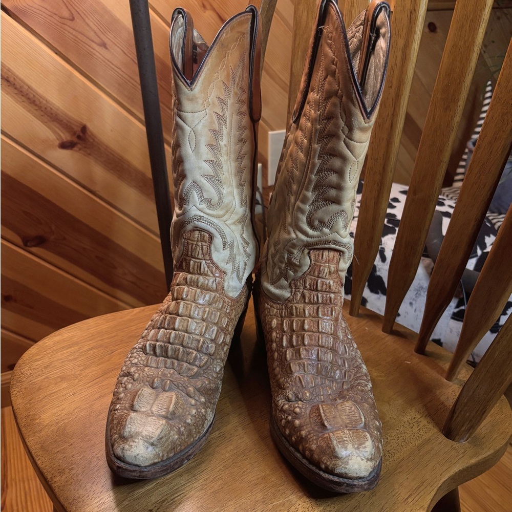 Authentic vintage Dan post alligator boots